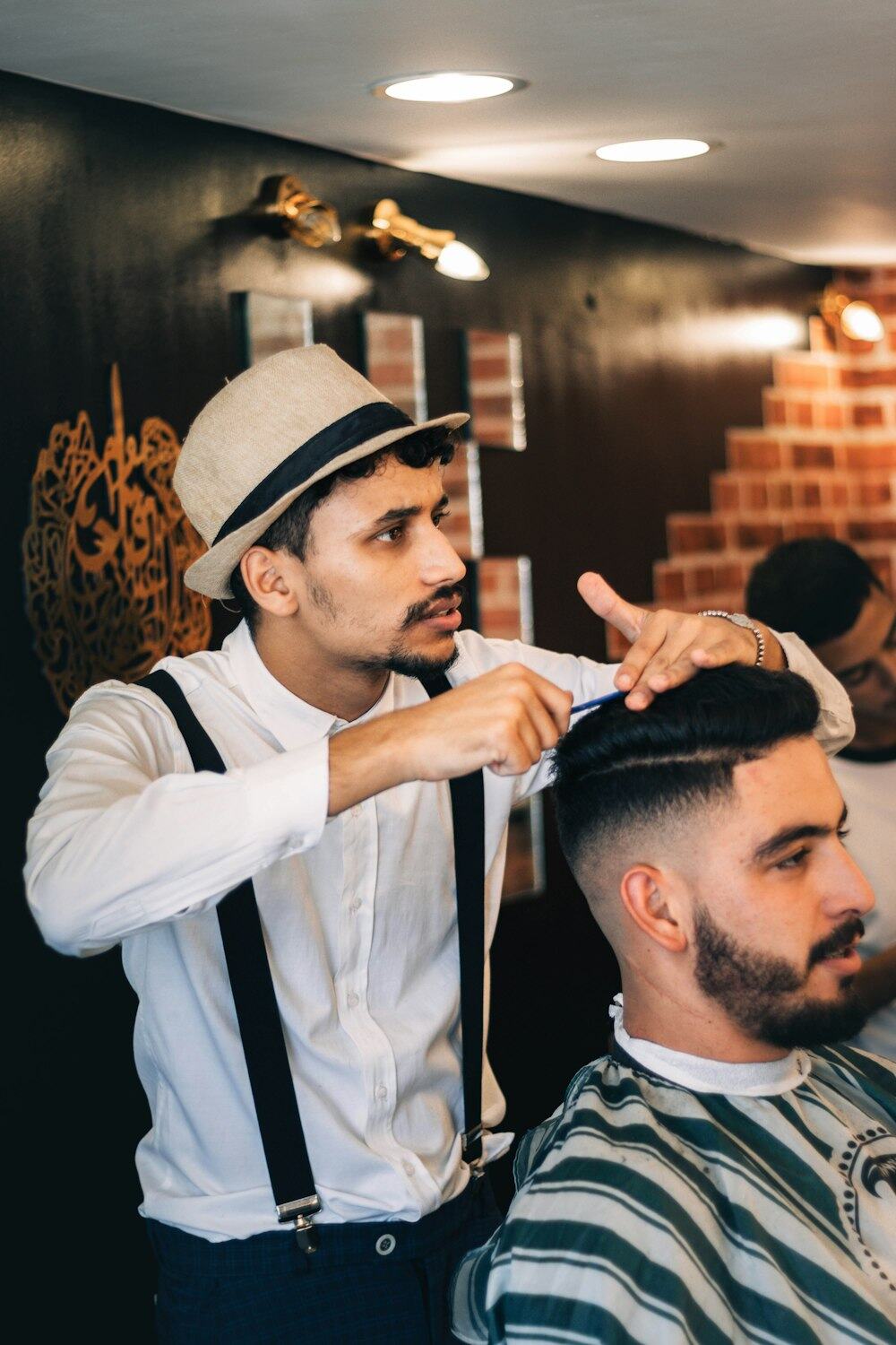Cliente a cortar o cabelo